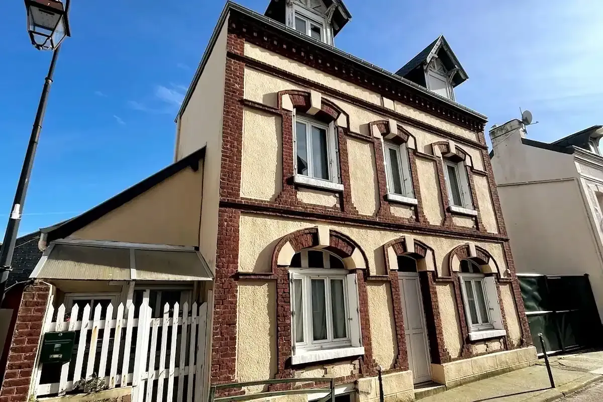 maison-de-pecheur-bord-de-mer-etretat vue extérieur
