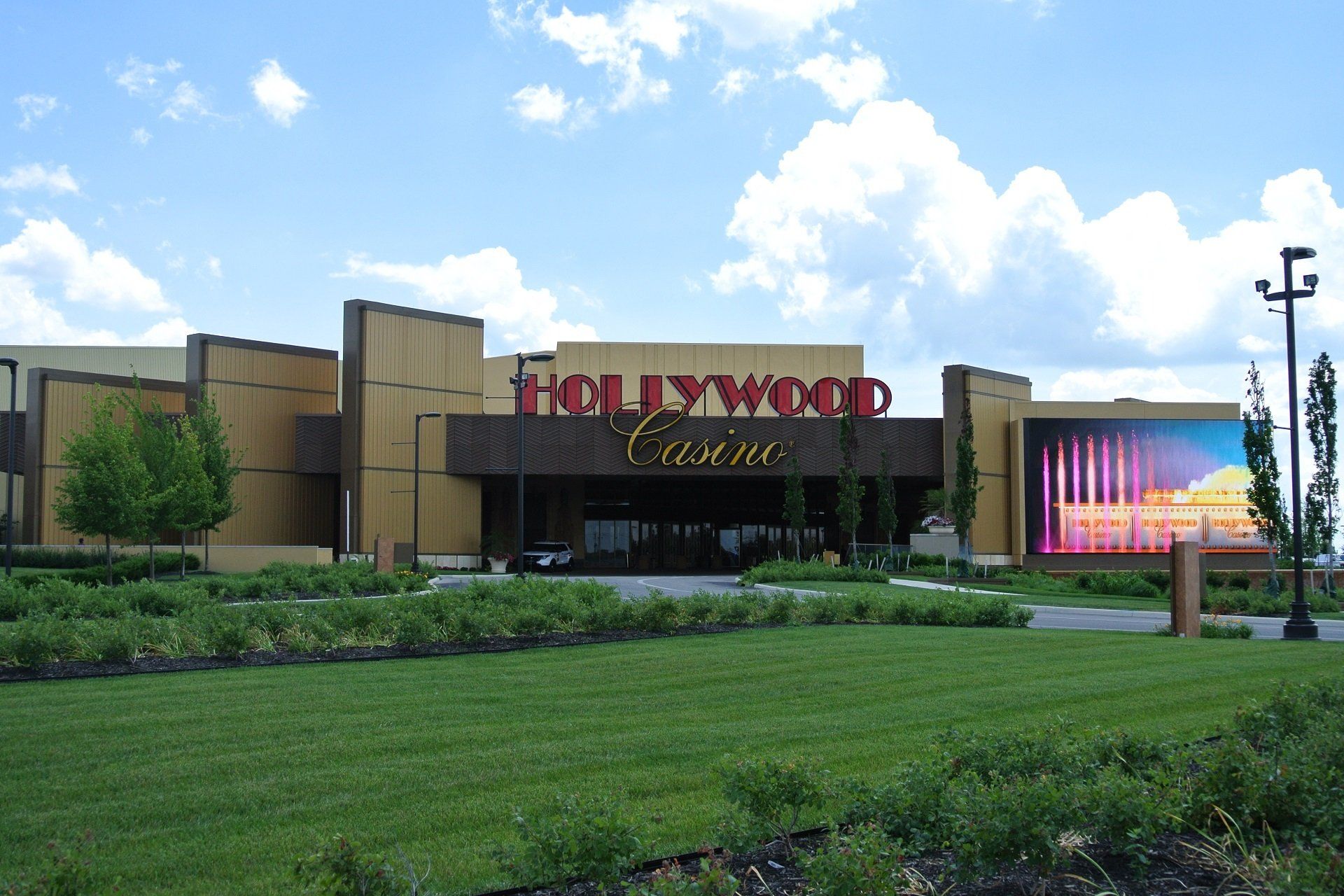 Hollywood Casino Columbus Casino Bus Trip by New Wave Limousine and ROLLER COACH & TOURS, Inc.