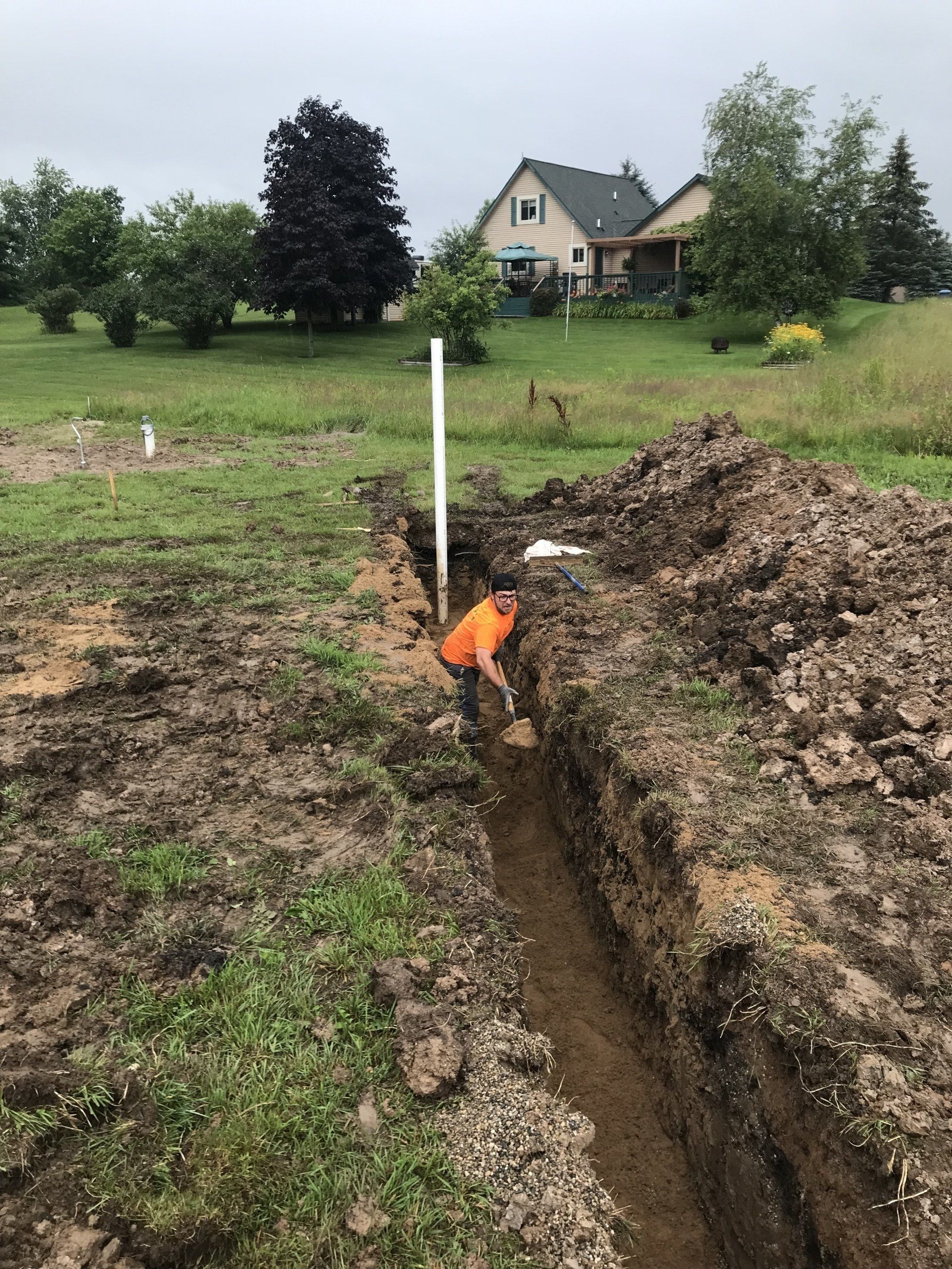Repairman shaking hands with customer - Sanford MI