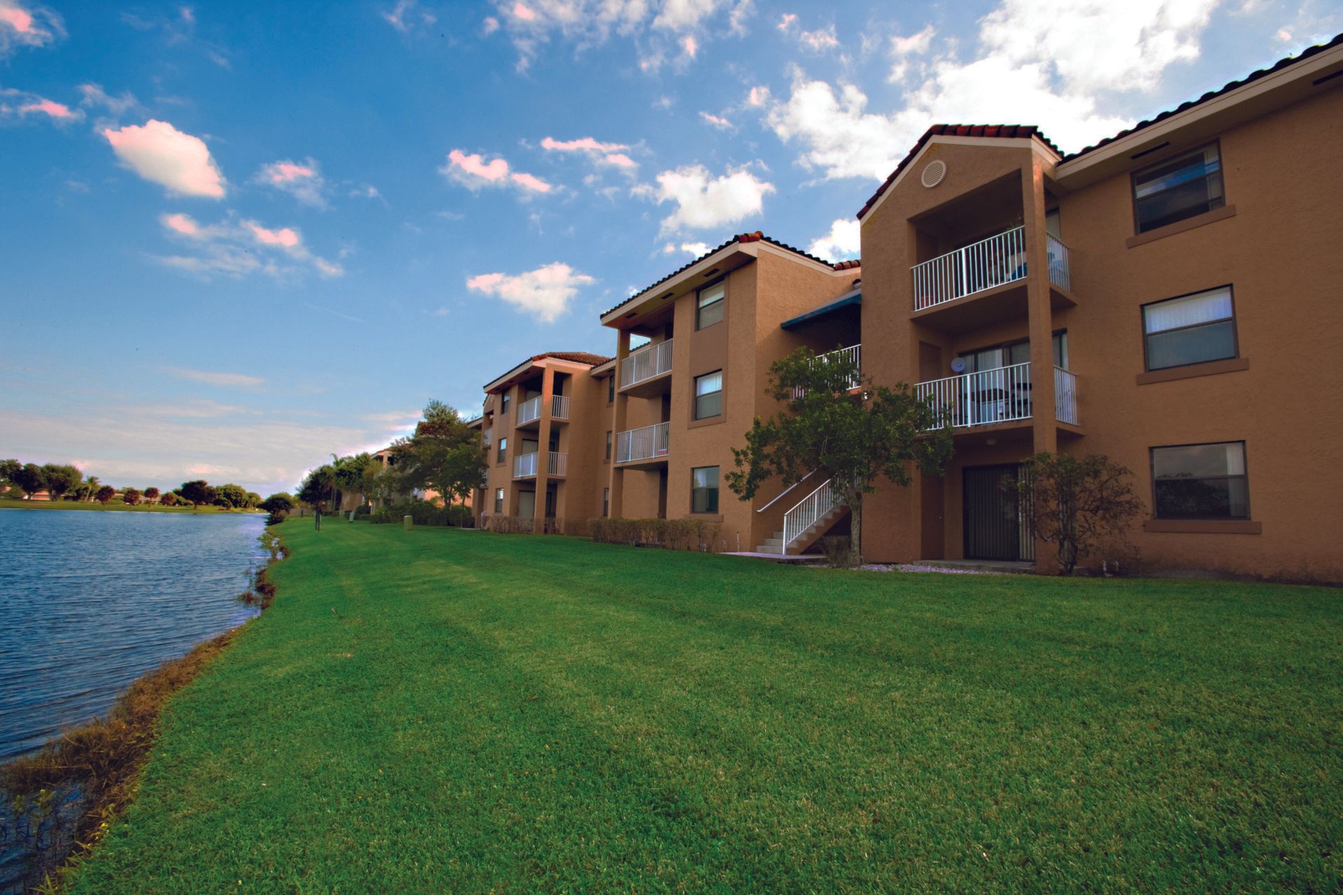 La Vue at Emerald Pointe - linked to property page