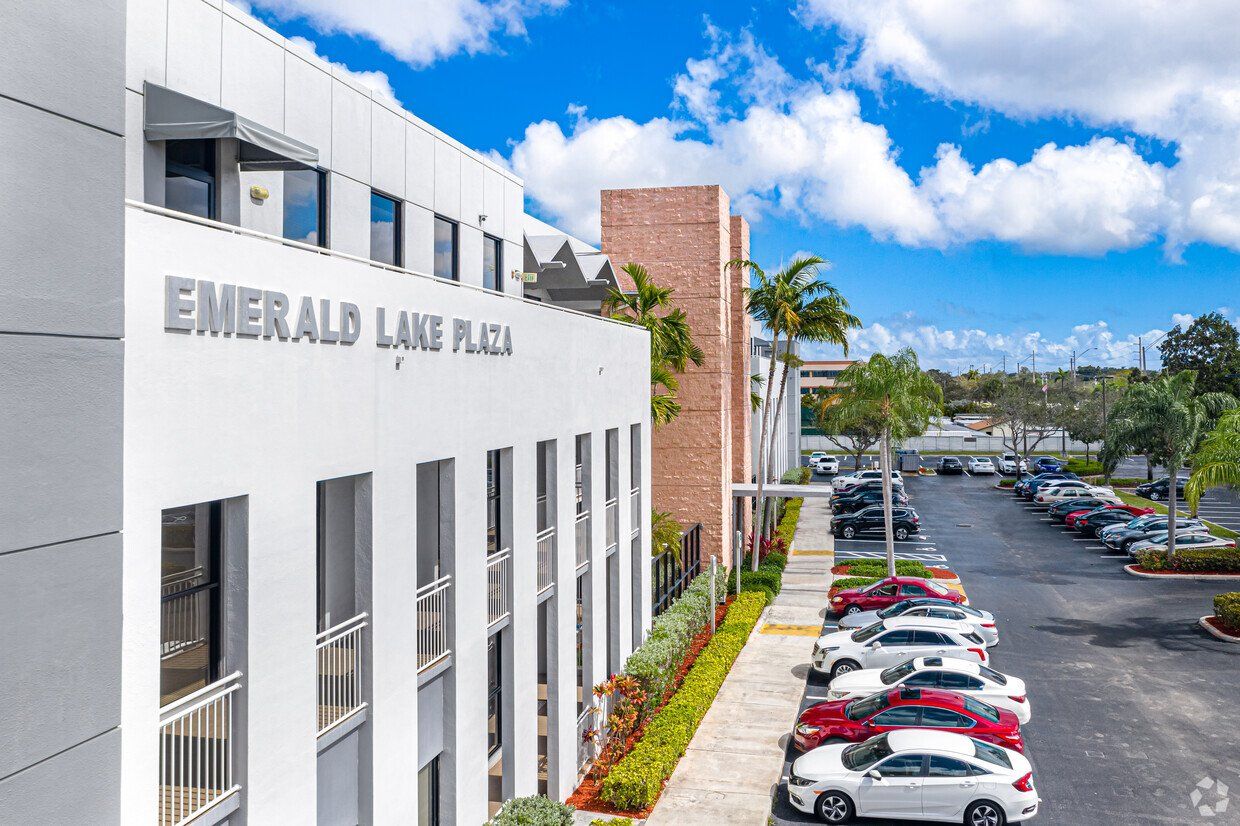 Emerald Lake Plaza Building Exterior