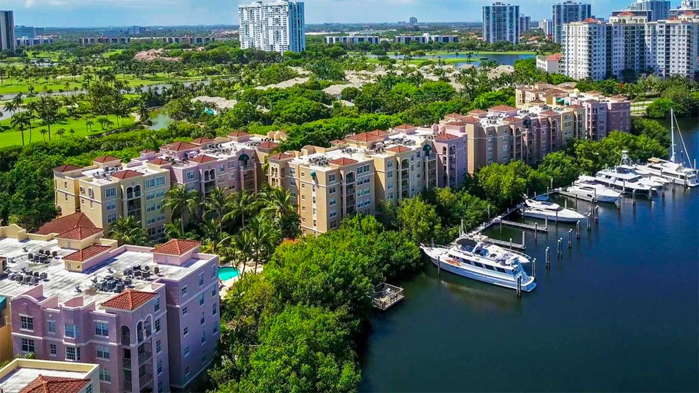 Yacht Club Marina - linked to property page