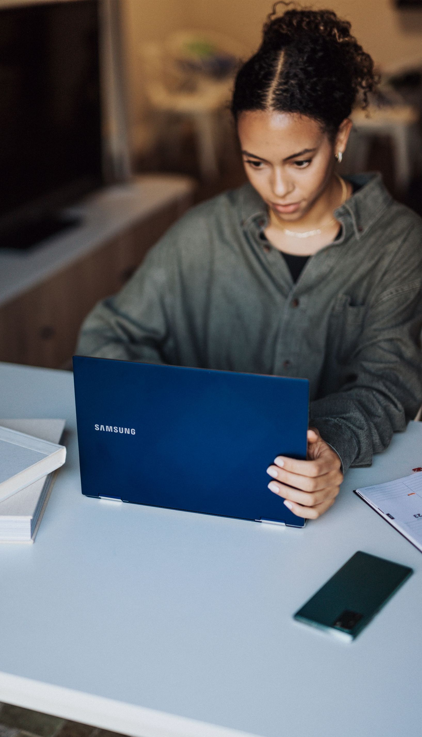 girl on laptop