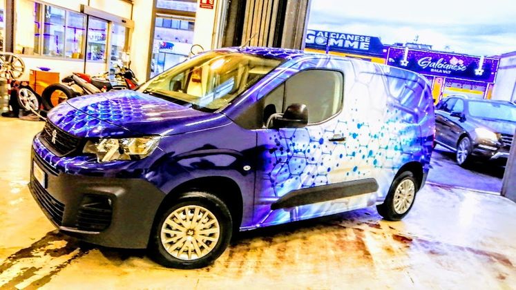 Furgone per pulizia tappezzeria auto a Prato