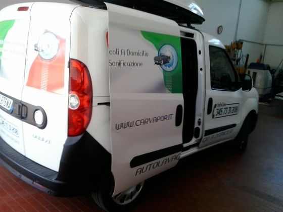 Furgone per pulizia tappezzeria e interni auto a Prato