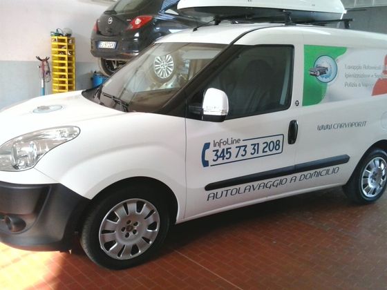 Furgone per pulizia tappezzeria macchina a Prato