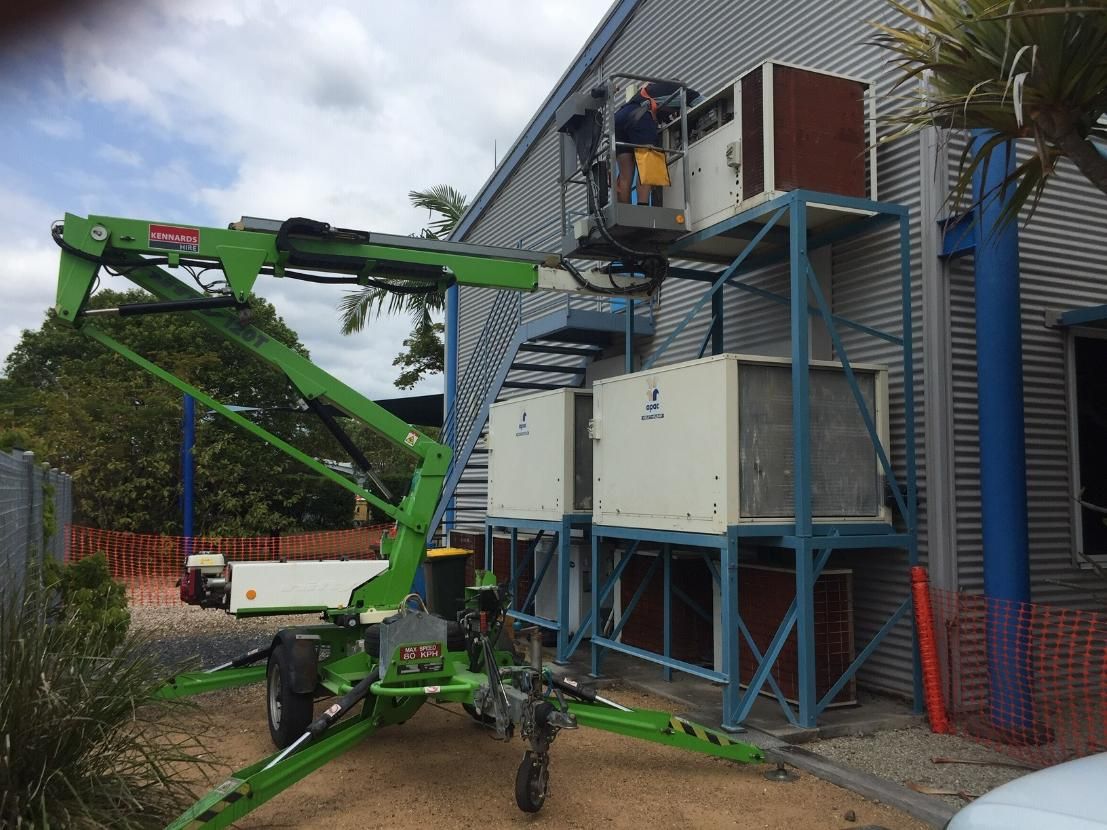 A Man Is Standing on A Lift in Front of A Building — Northernair in East Lismore, NSW