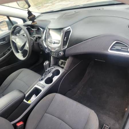 2018 CHEVTOLET CRUSE LT - image 11