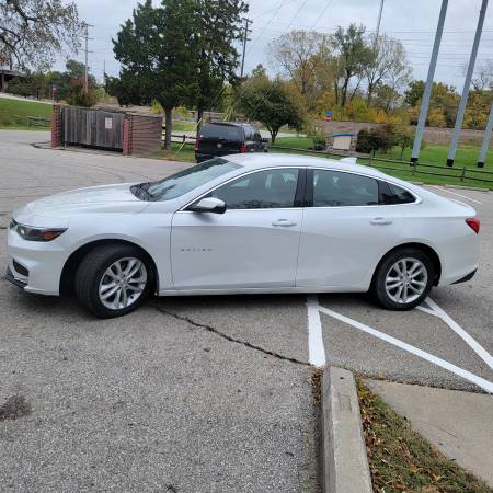 2017 CHEVROLET MALIBU LT - image 1