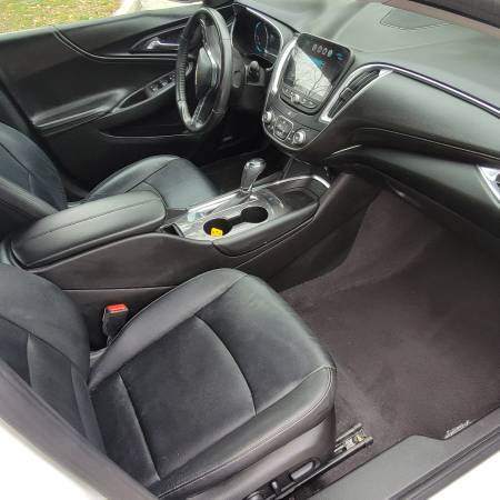 2017 CHEVROLET MALIBU LT - image 9