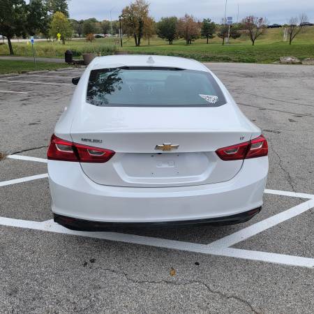2017 CHEVROLET MALIBU LT - image 2