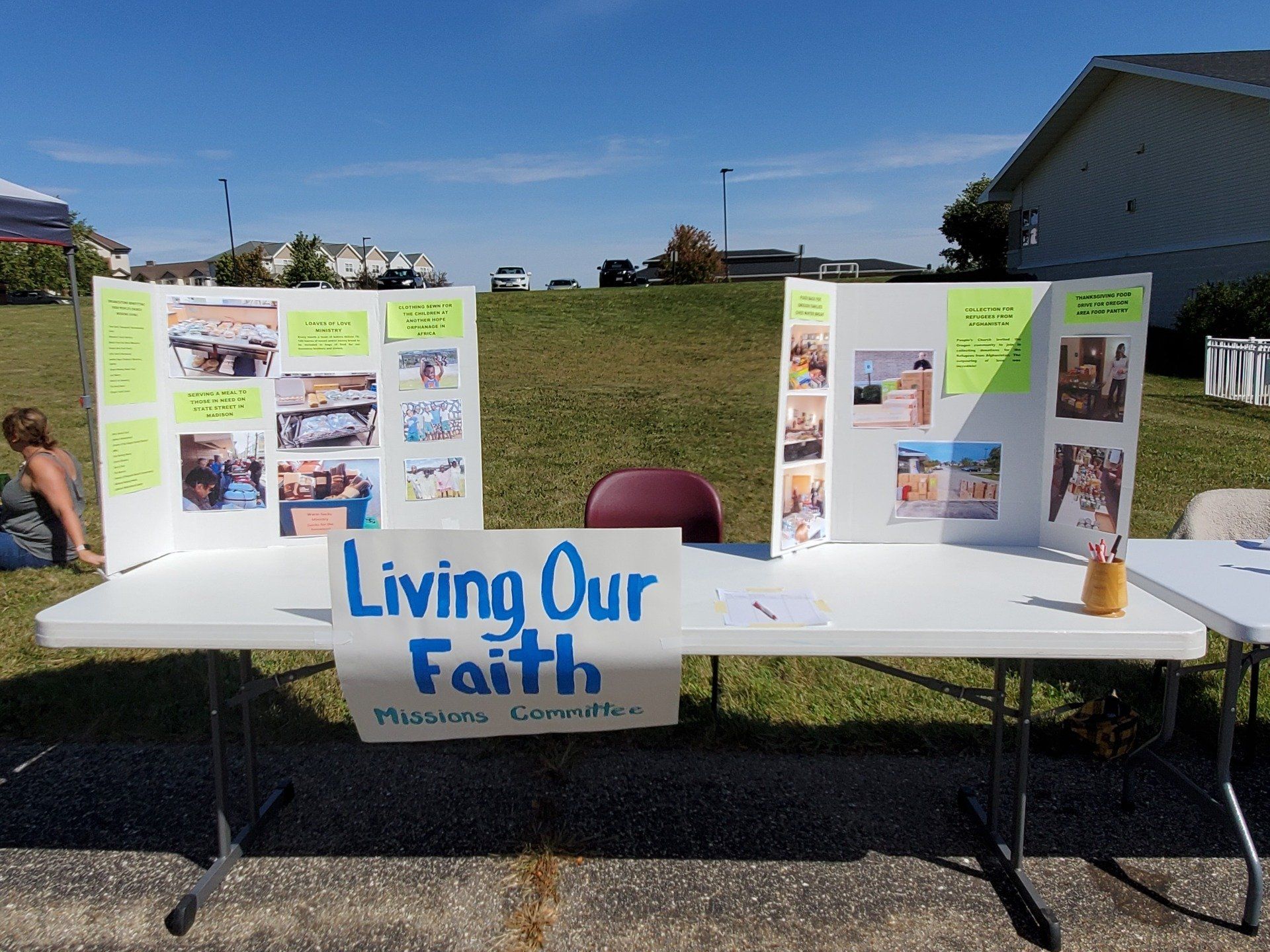 Table with display boards labeled