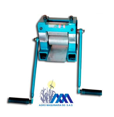 Una máquina azul con el logo de agro maquinaria sg sas