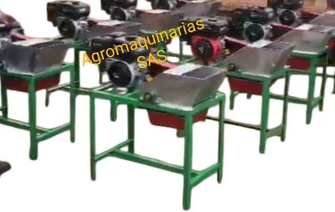 Moledora de yuca con motor gasolina 6.5 hp