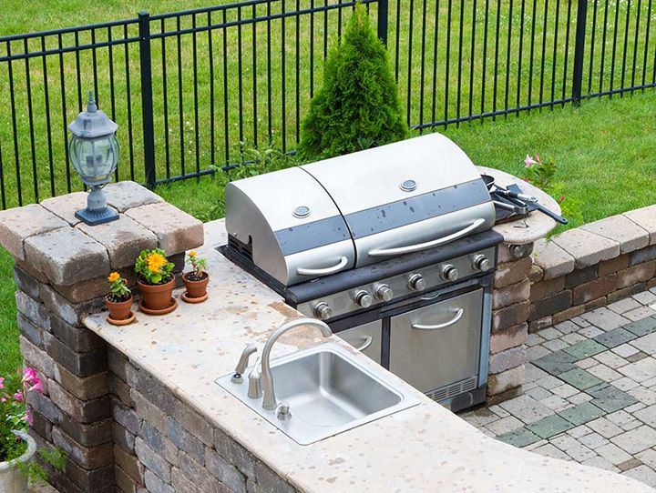 outdoor kitchen