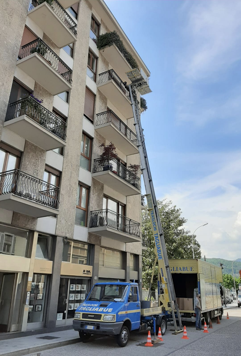 Trasloco con piattaforma aerea