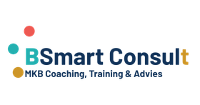 Het logo van BSmart Consult met tekst in , plus de slogan MKB Coaching, Training & Advies.