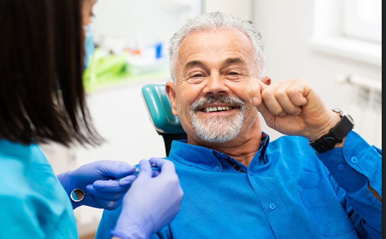 Een tevreden patient na narcose door De Heerenveense Tandarts