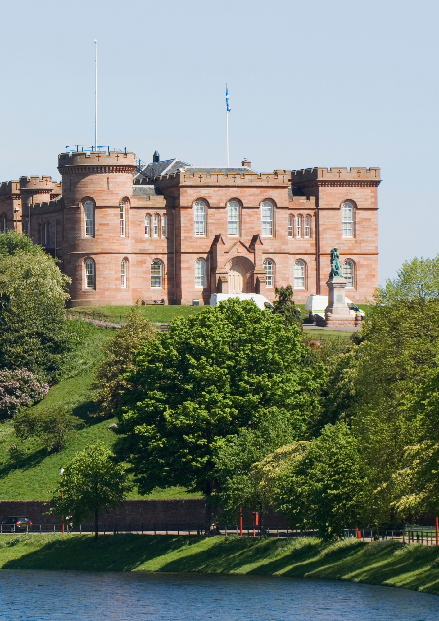A picture of Inverness Castle with a blue sky in the background 