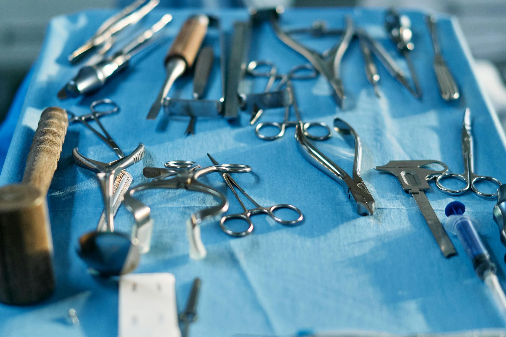 A bunch of surgical instruments are on a table