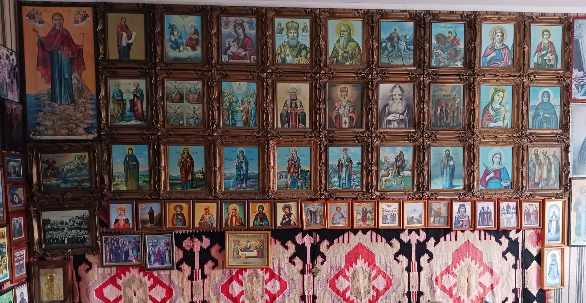 Fotografie cu iconostas