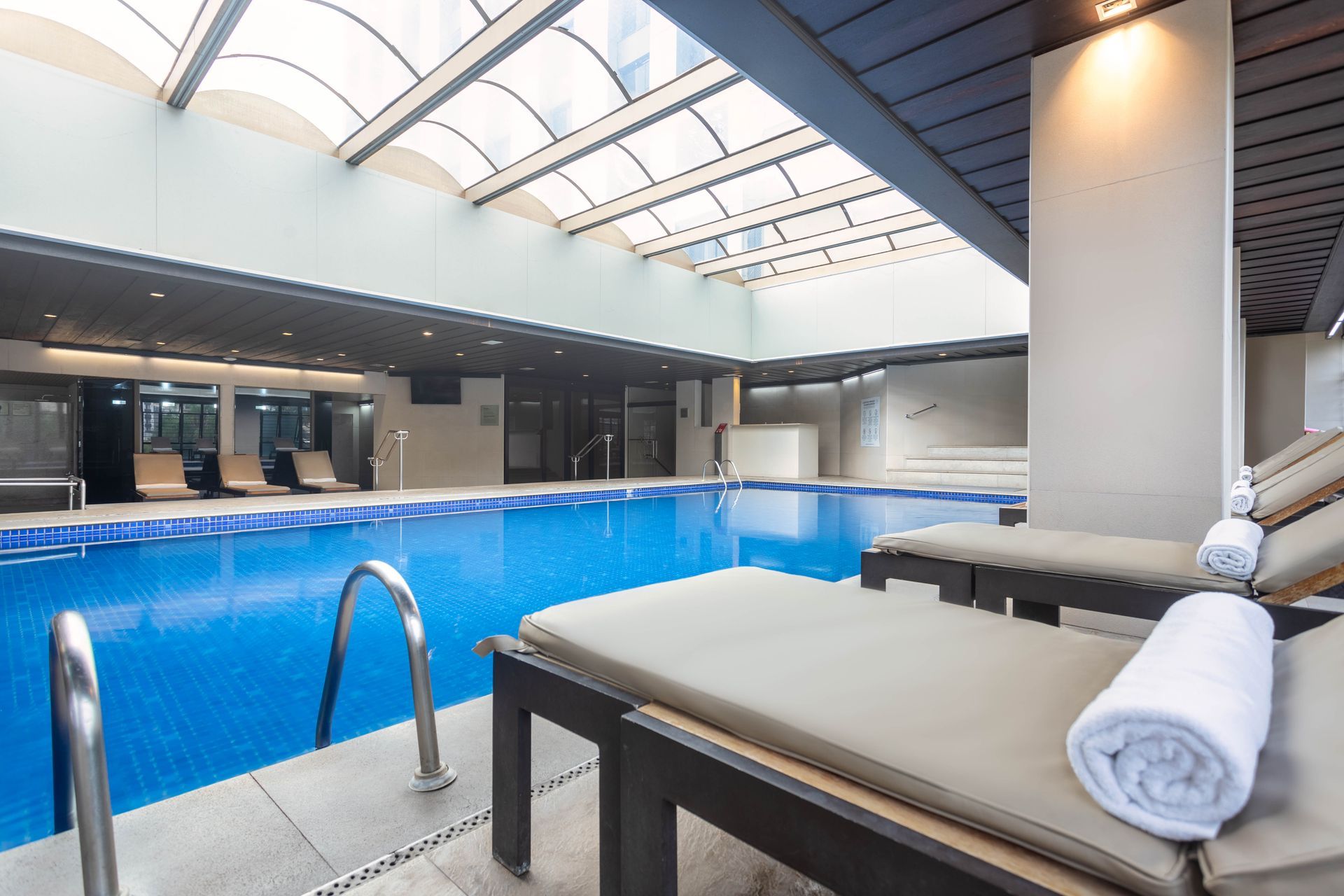 Piscina coberta e aquecida