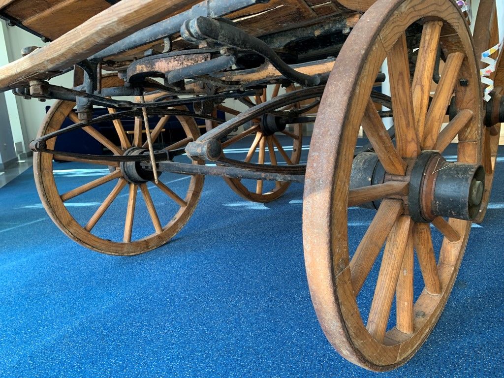
Es muss ja nicht gerade das Fahrwerk eines Siedler Planwagens sein :)