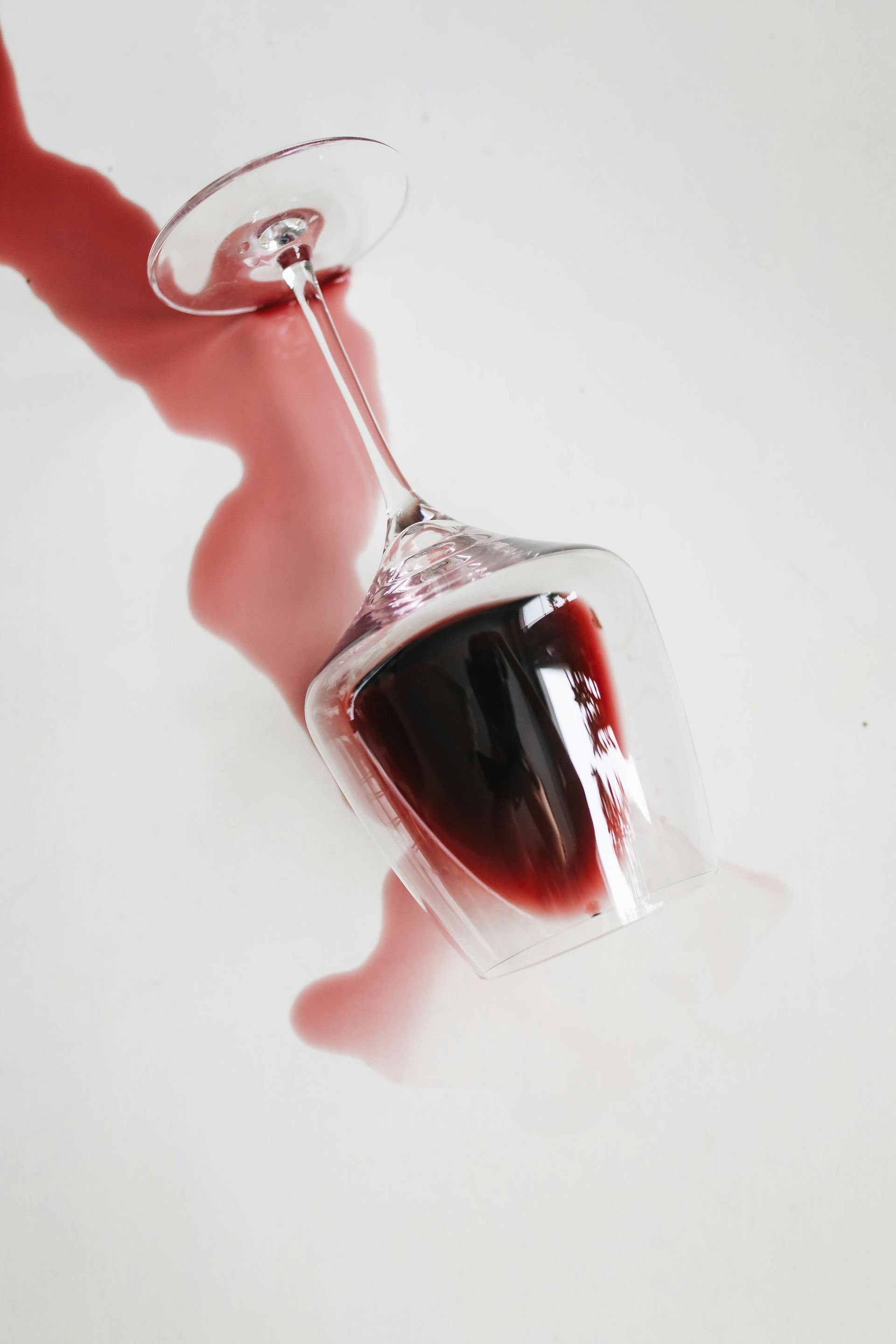 CALICE DI VINO ROVESCIATO