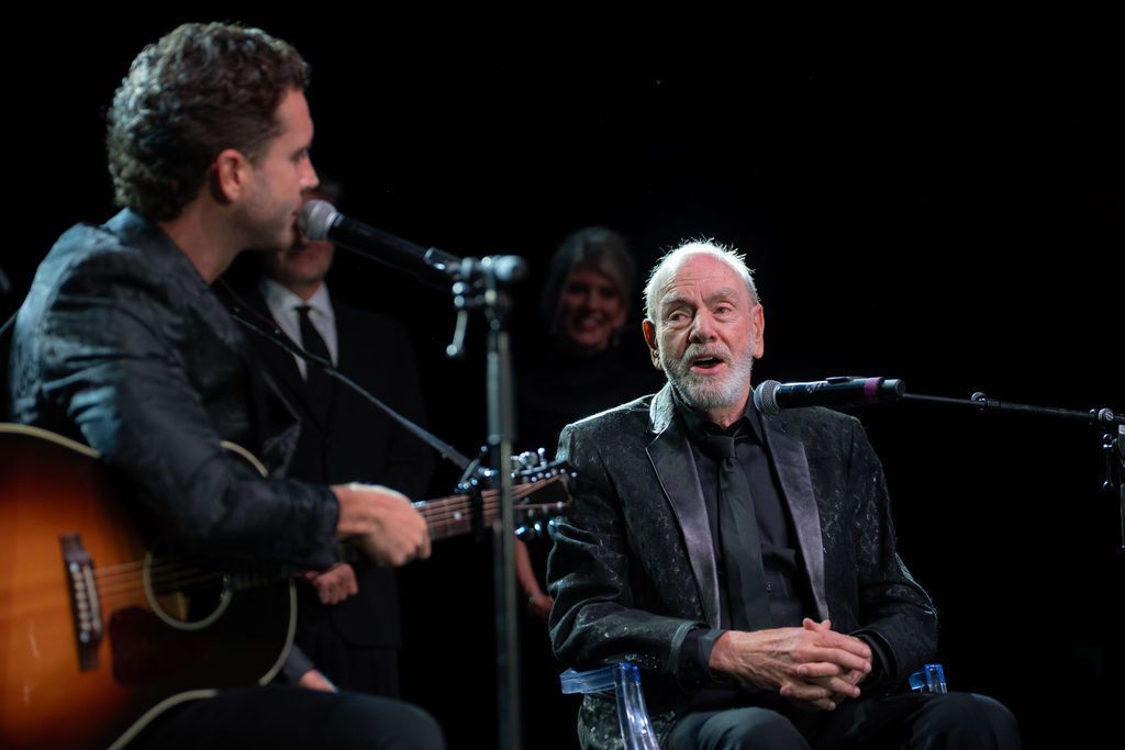 Broadway star Nick Fradiani and Neil Diamond together on stage singing "Sweet Caroline"