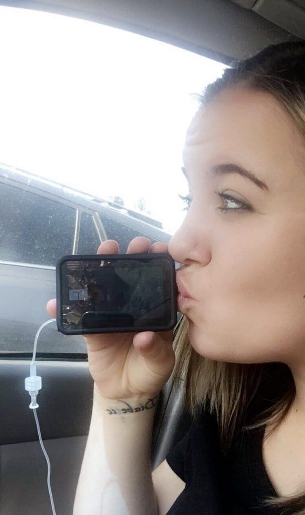 author and type 1 diabetic Joleigh kissing her insulin pump
