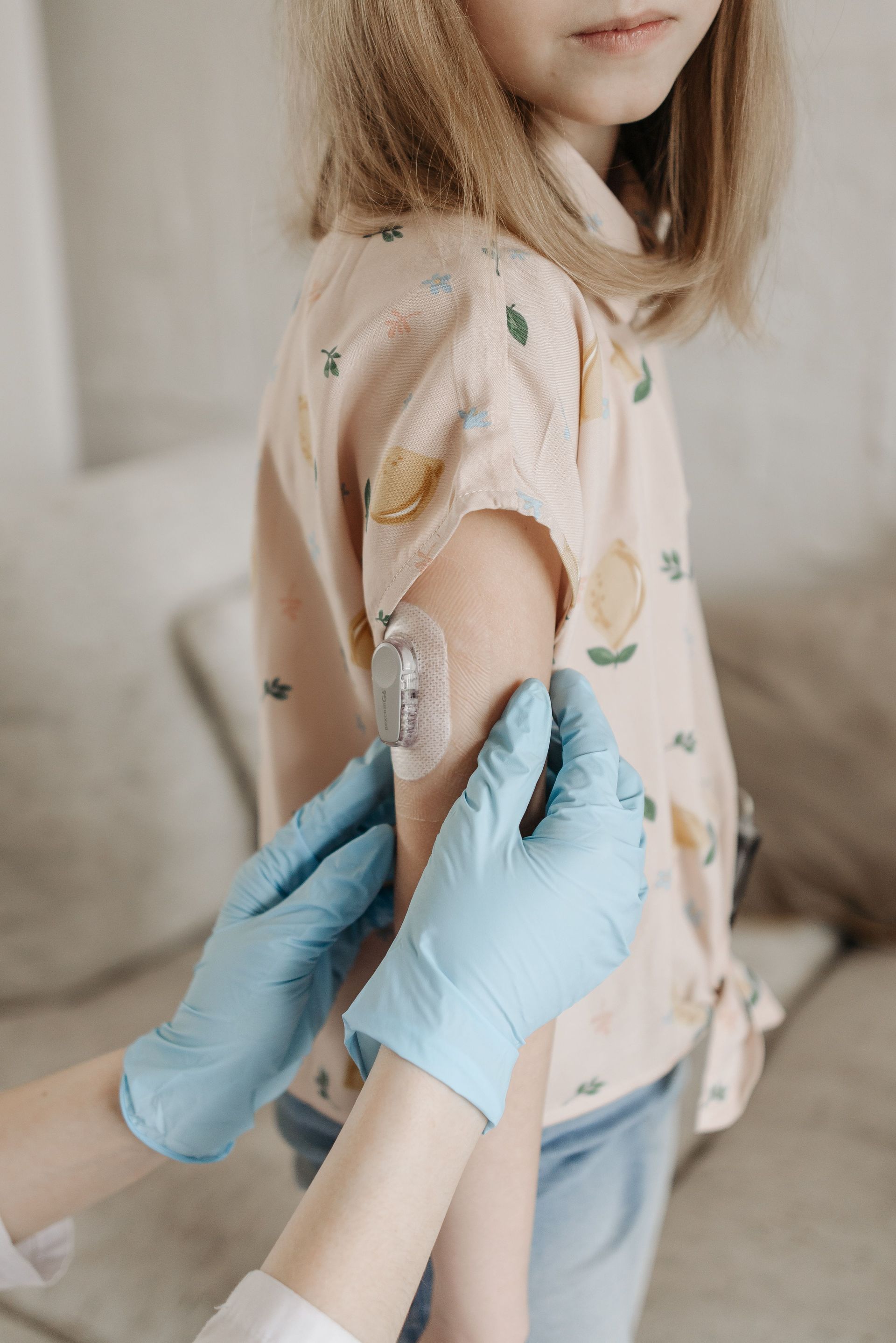 girl with cgm on arm