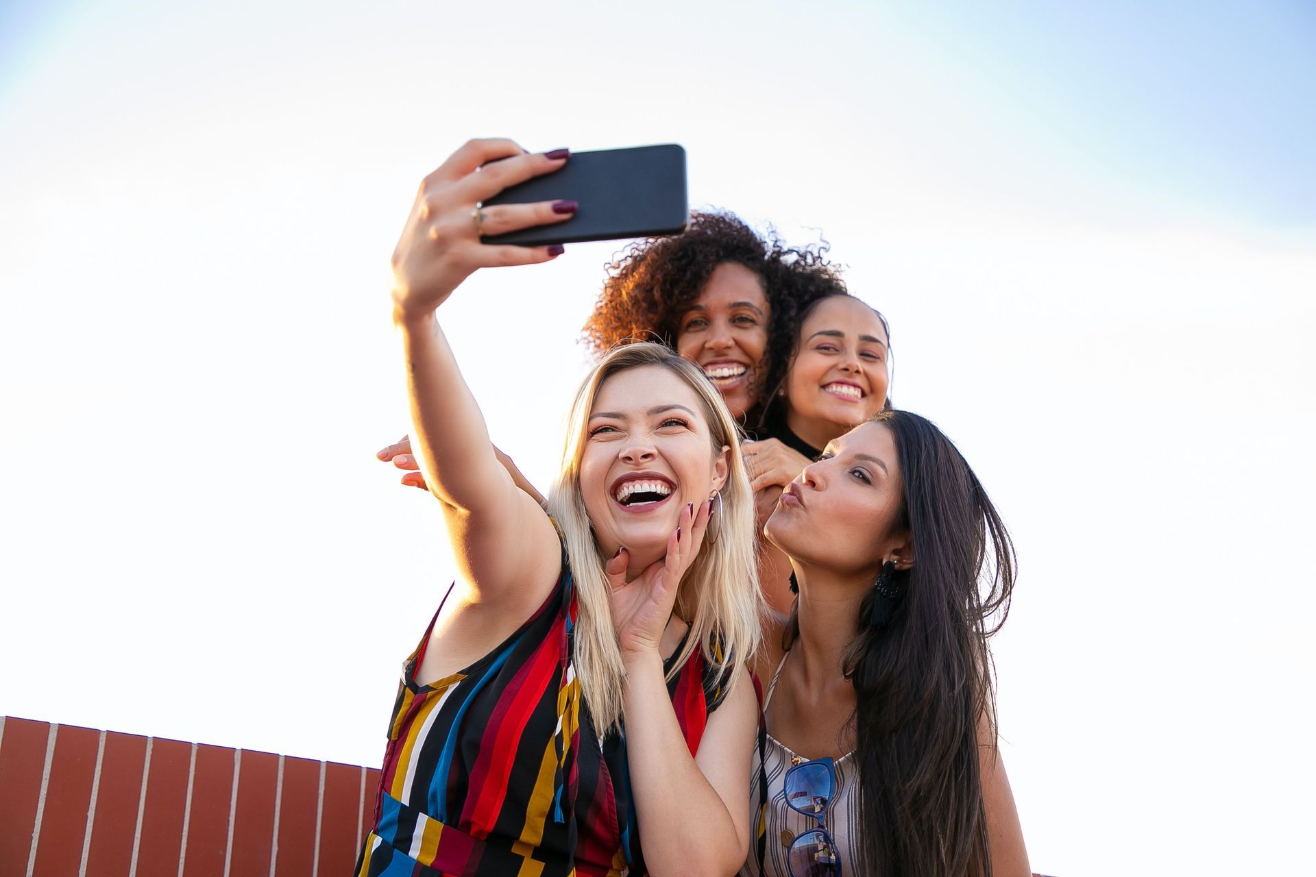 They enjoy all the benefits of an independent travelling, and besides this, they have their presonalized trip itinerary, app chat /phone assistance fo the best local guides.