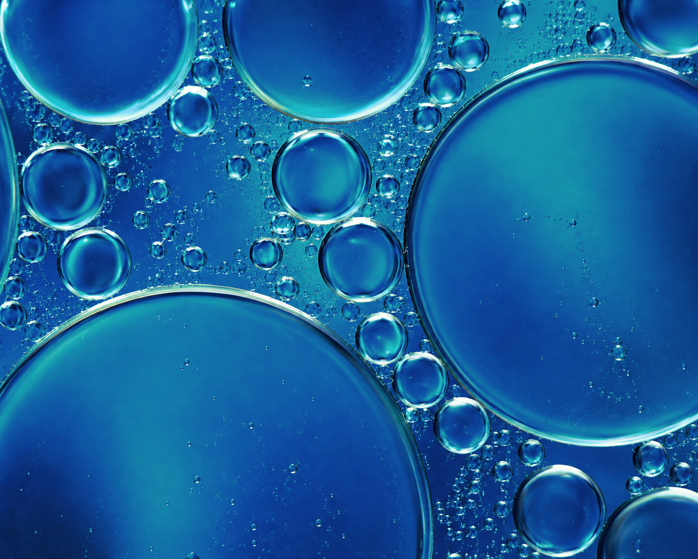 Abstract blue fluid and hydration-inspired bubbles representing physiologic balance, cellular recovery, and comfort-focused wellness support for the AQUA MD Surgical Hydration & Recovery Program. Designed to evoke calm healing, restorative hydration, and premium physician-directed peri-operative care.