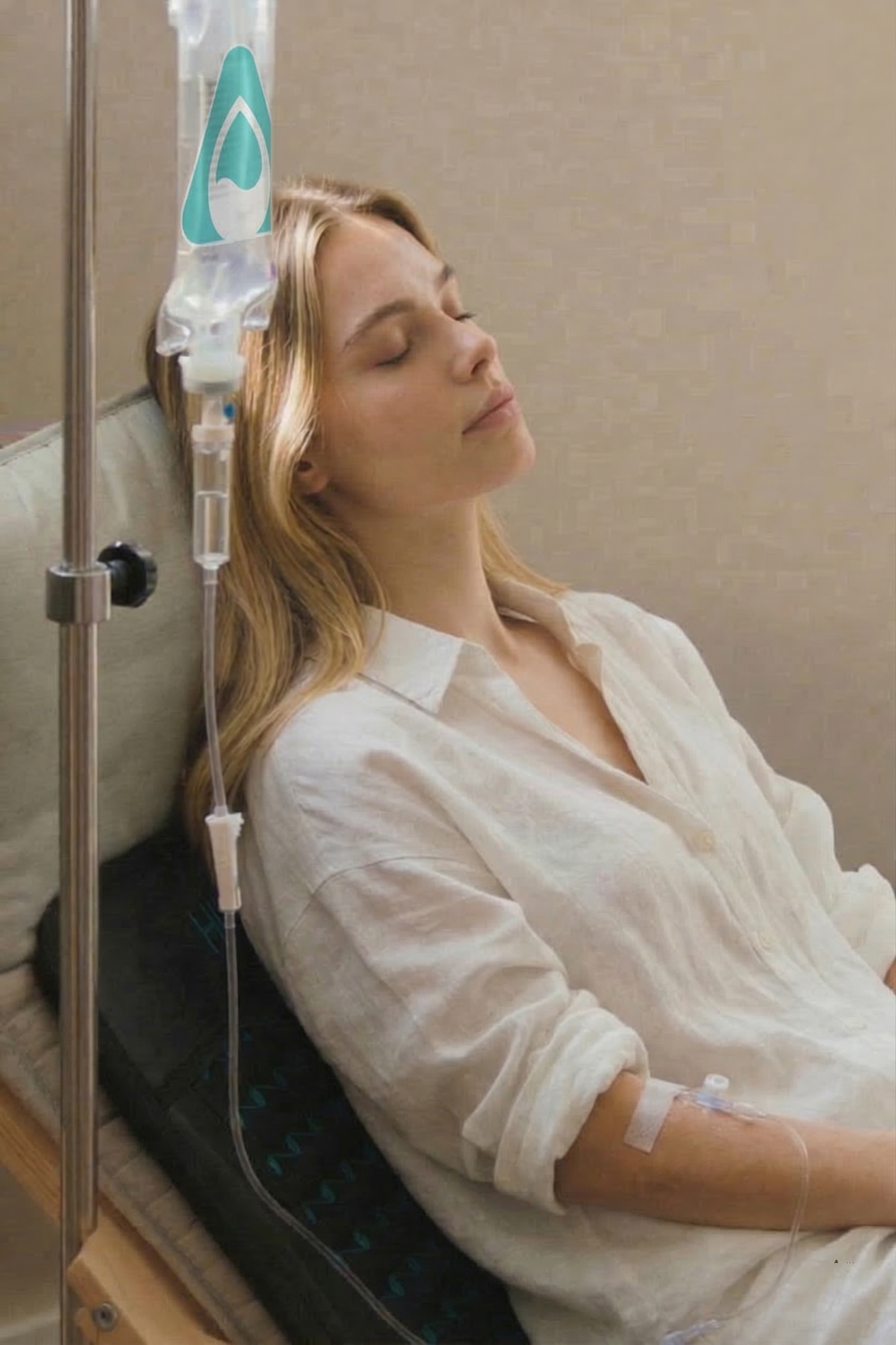 AQUA MD Mobile IV hydration therapy administered to patient for migraine and headache relief at home in Bainbridge Island, WA