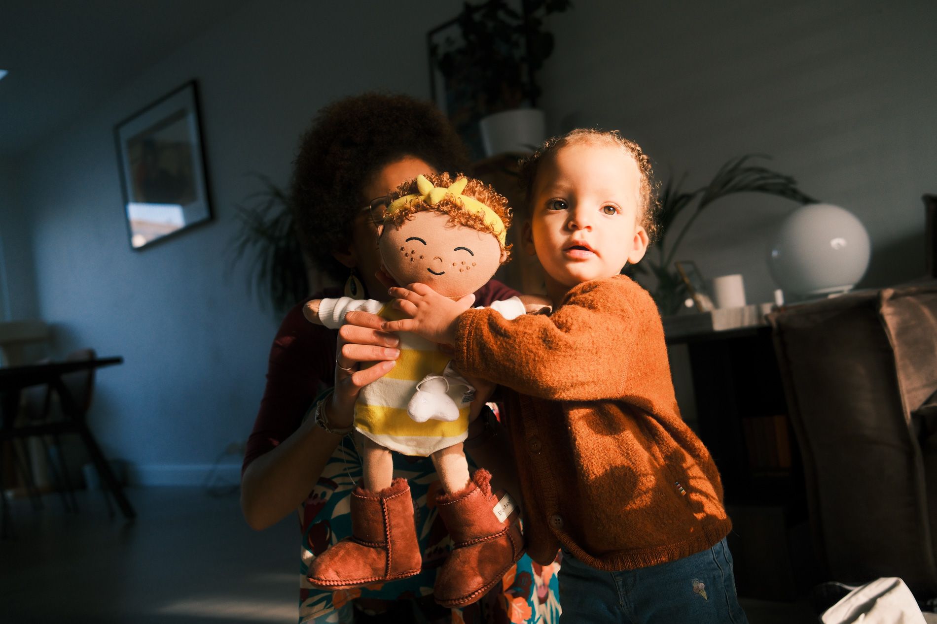 Micha en Norah moeder dochter fotoshoot baby door Sofia Dobrusskin