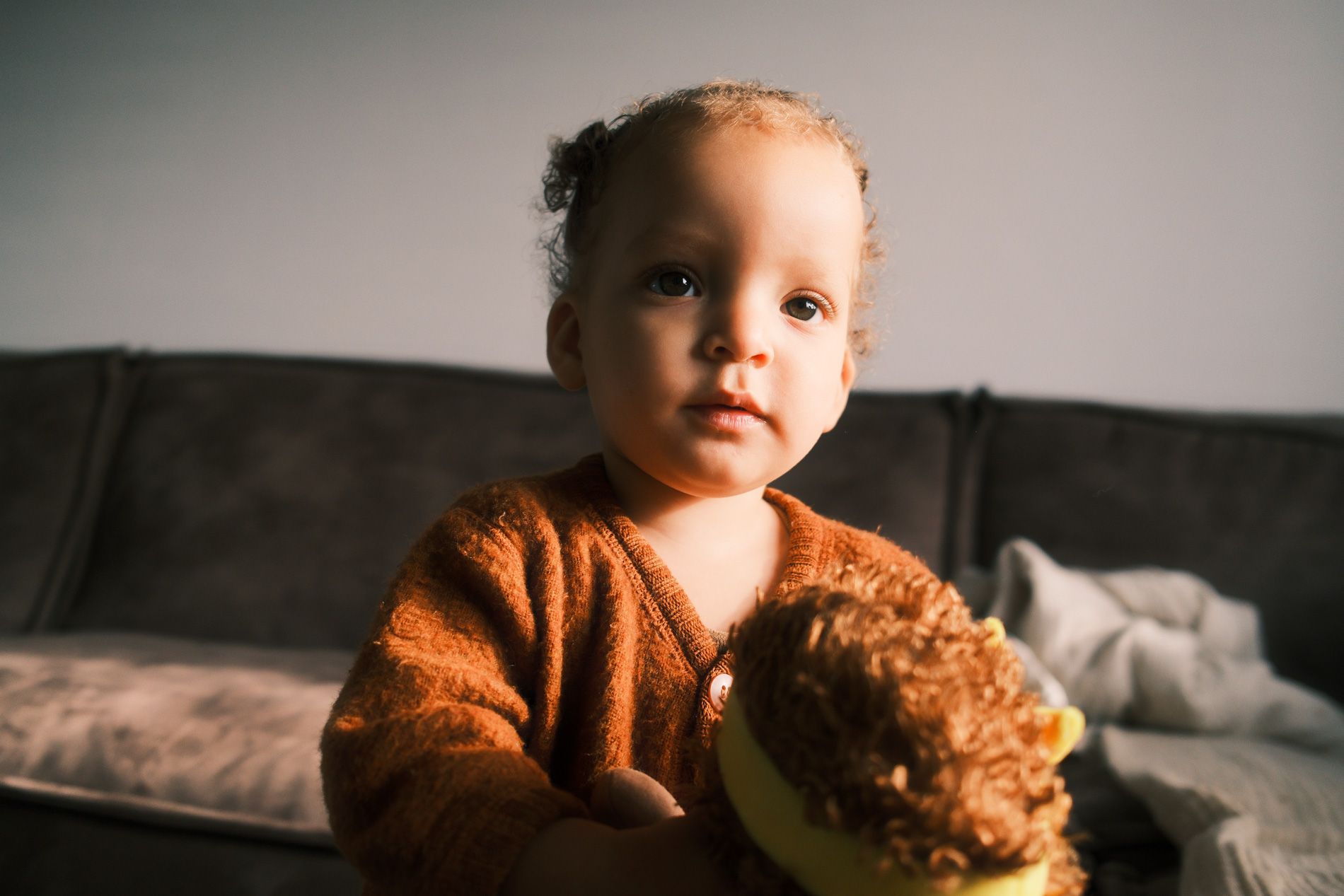 Micha en Norah moeder dochter fotoshoot baby door Sofia Dobrusskin