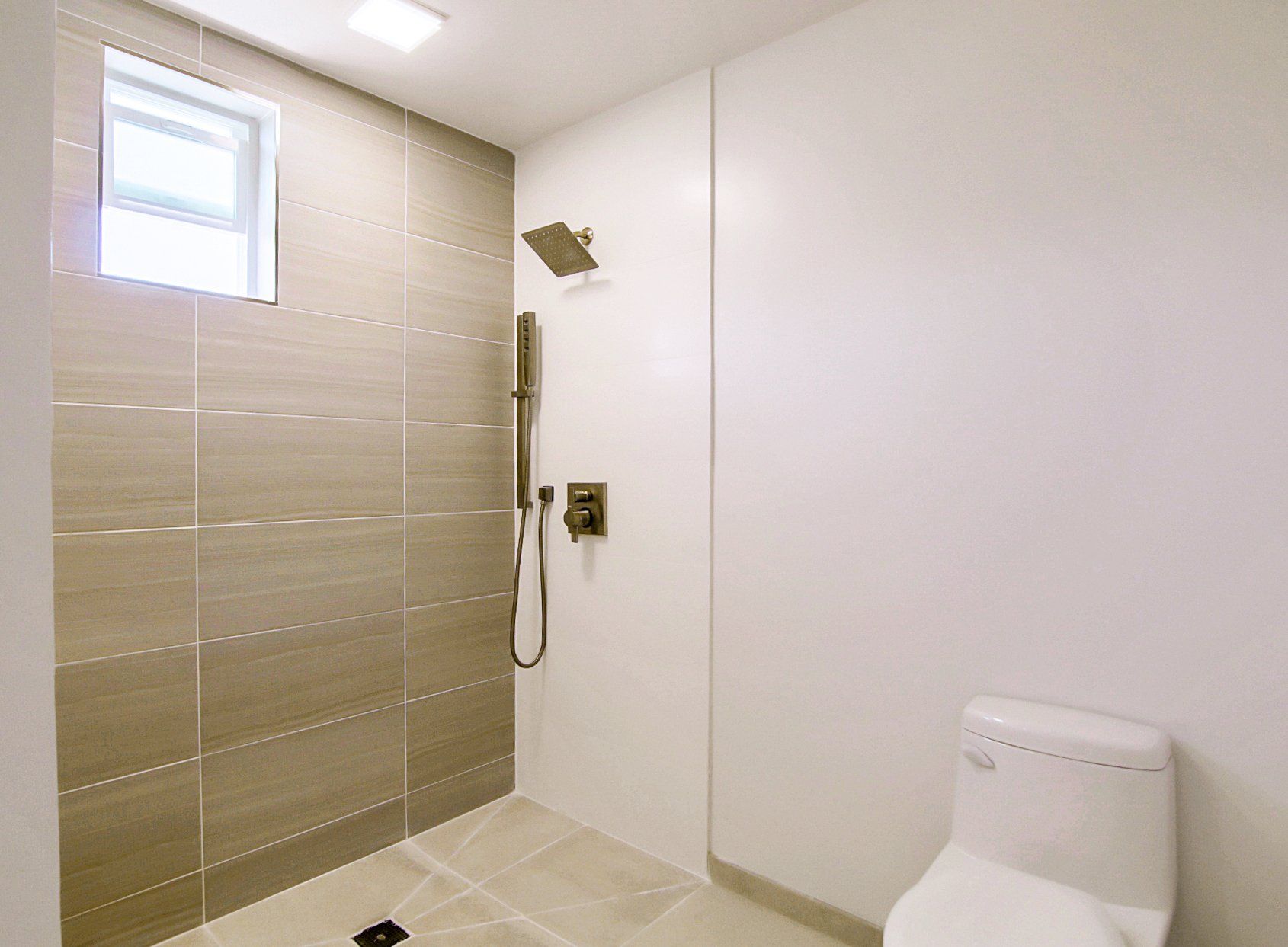 Modern bathroom with high-end finishes