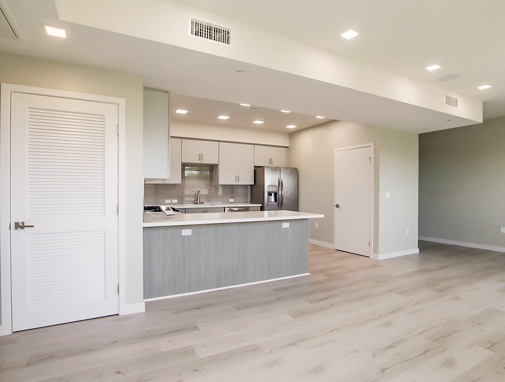 Modern kitchen with hardwood and kitchen island