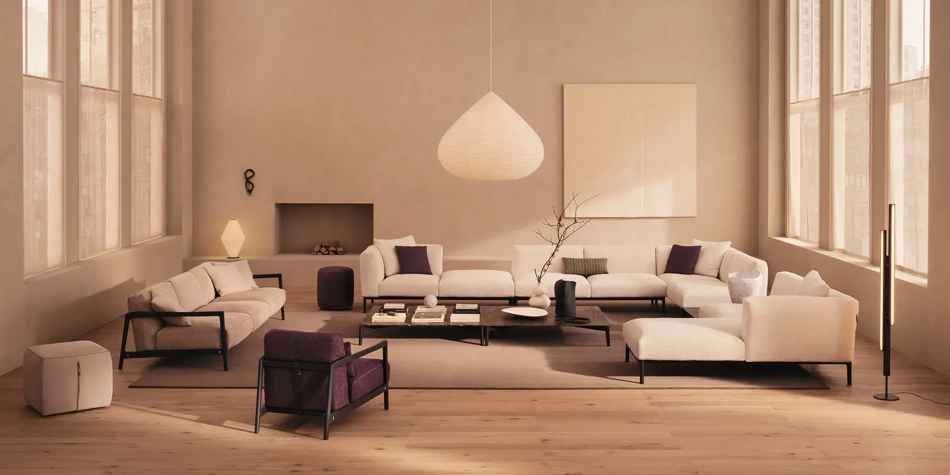 Ein Wohnzimmer voller Möbel und einem Kamin.