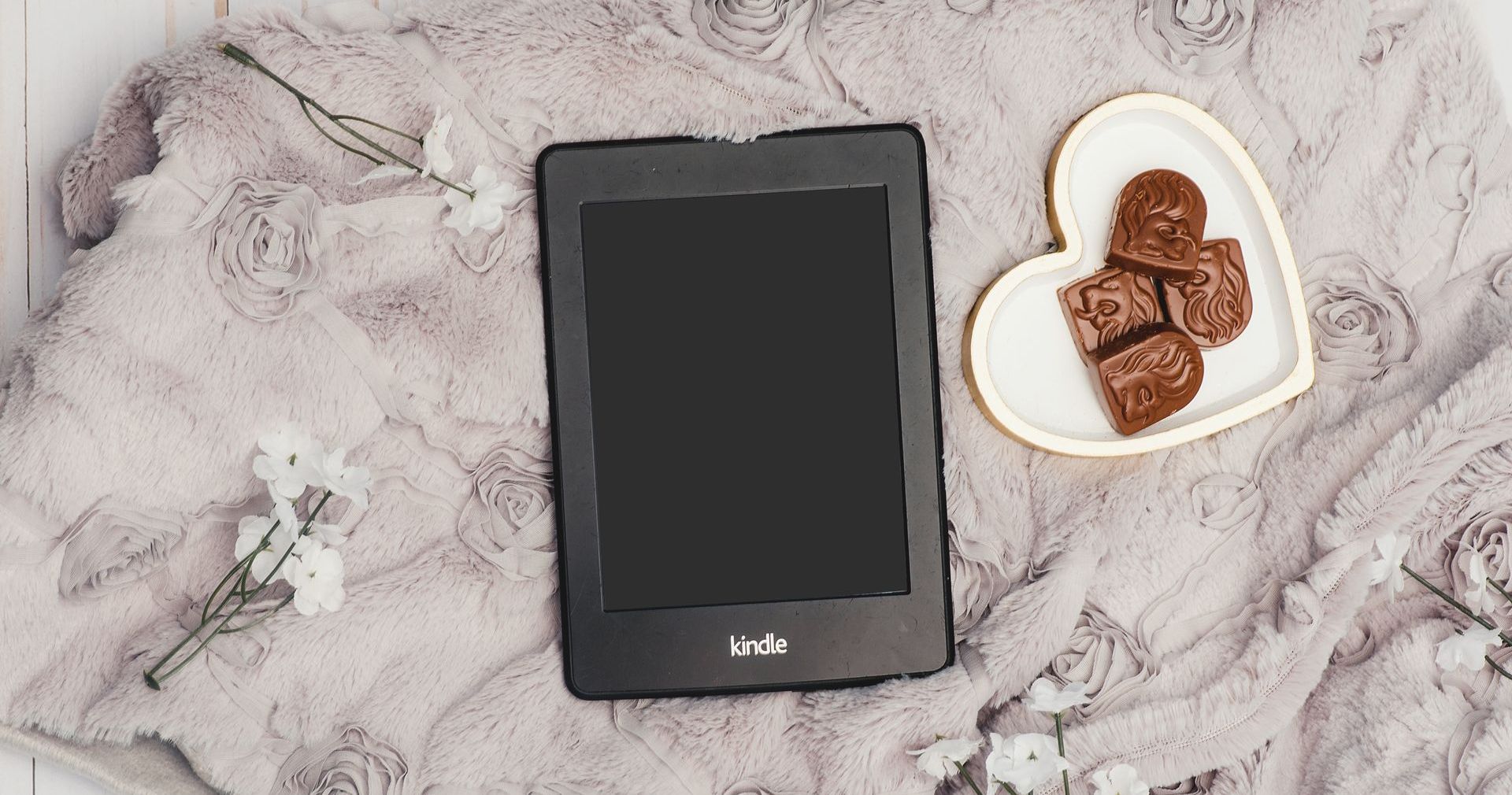 Is it better to read on Kindle or in a book? Melhor ler no kindle ou no livro?