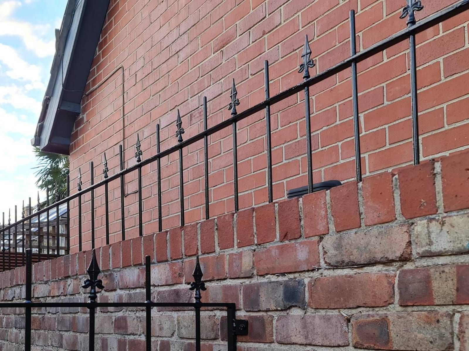 Nottingham Metalworks spiked garden wall railings fitted onto a brick stepped wall in Nottingham
