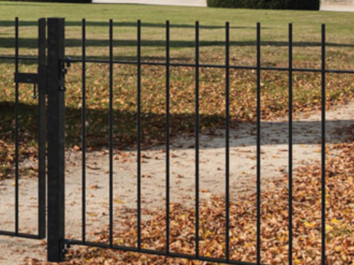 Nottingham Metalworks vertical bar railings close up