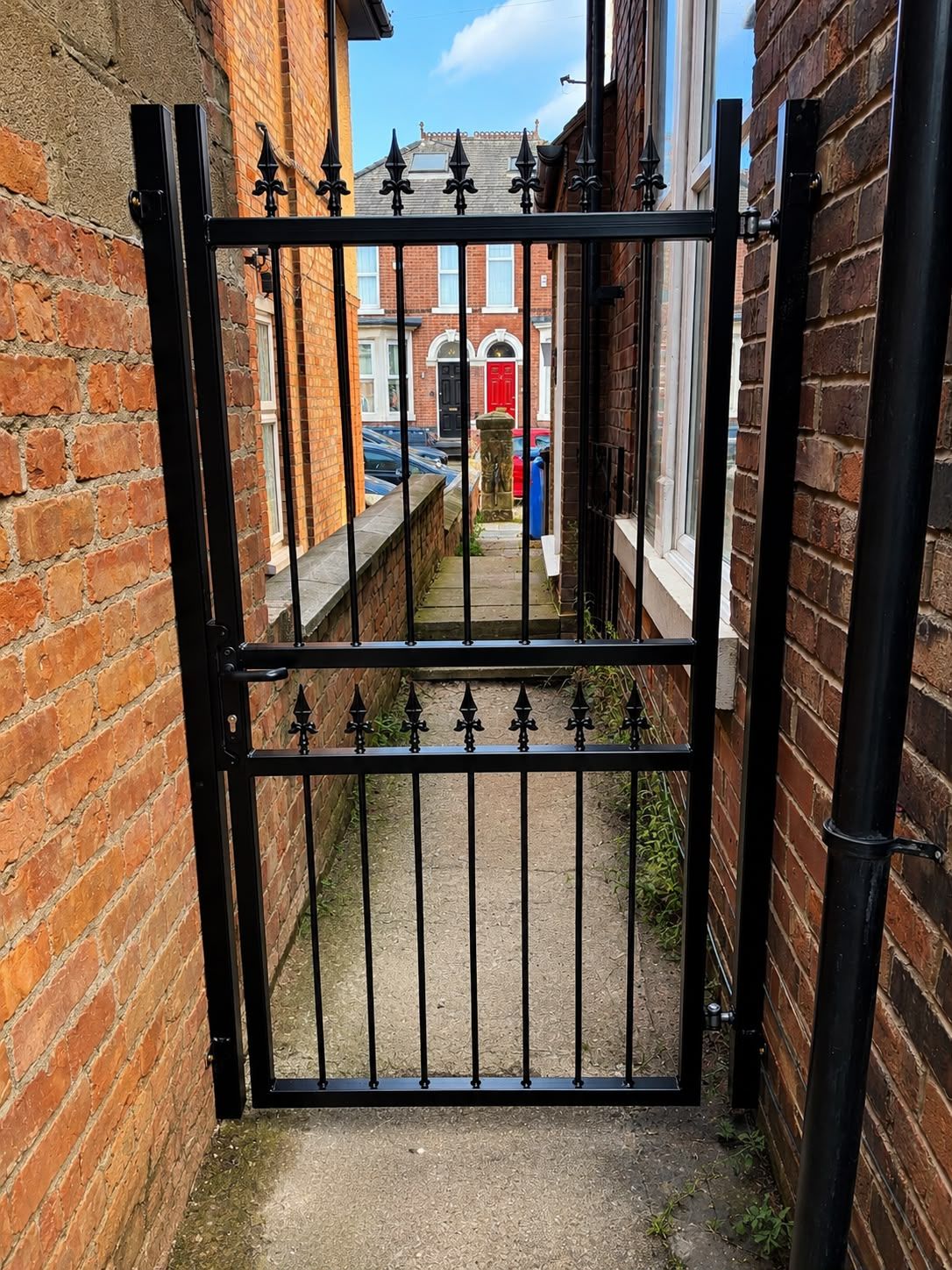 Spear Top Metal Side Gate installed in Nottingham by Nottingham Metlaworks