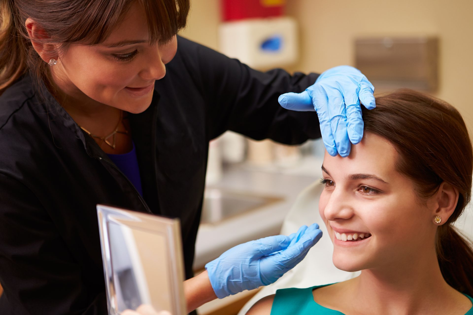 A woman is getting a botox injection in her forehead.