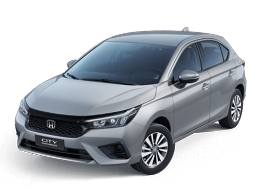 Carro Honda City hatchback prata sobre um fundo branco.