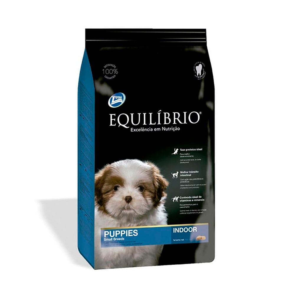 Bolsa de alimento para perro, etiquetada “Equilíbrio”, con un cachorro en el frente; empaque azul y negro.