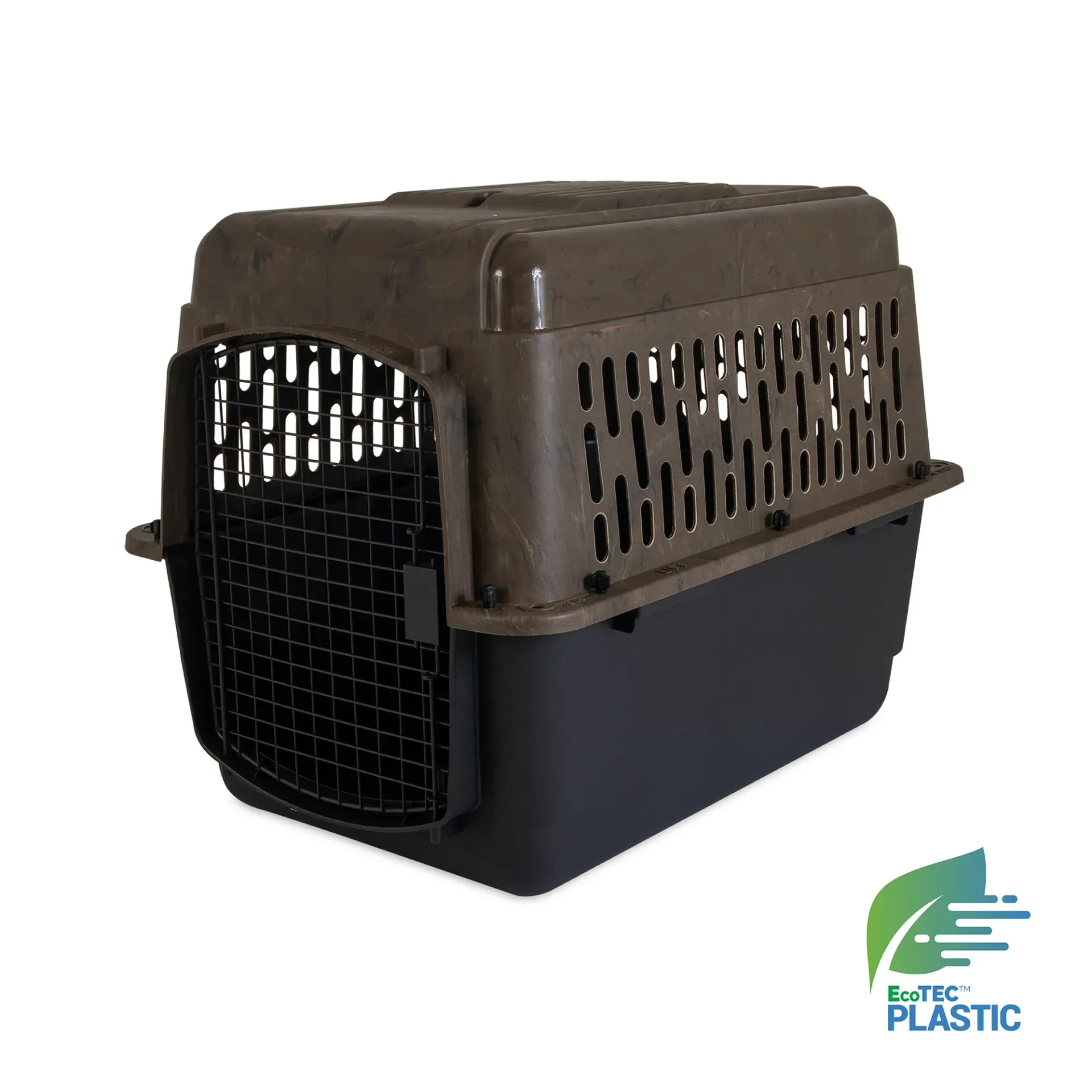 Transportín para mascotas de plástico marrón y negro con puerta de metal, visto desde un ligero ángulo.