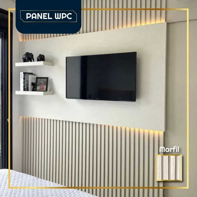 Un dormitorio con un televisor de pantalla plana montado en la pared.