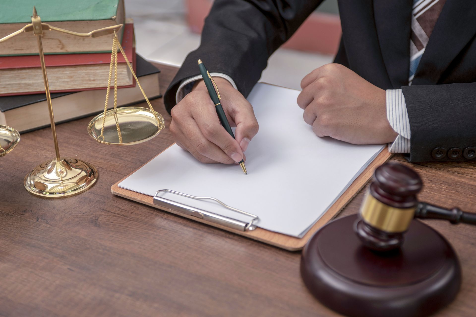 Divorce lawyer services for men in Troy, MI.