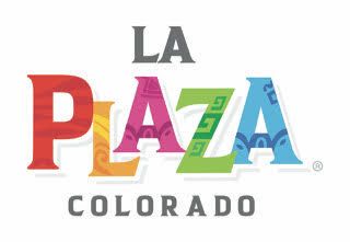 Logotipo de La Plaza Colorado con nombre colorido y texto gris sobre fondo blanco